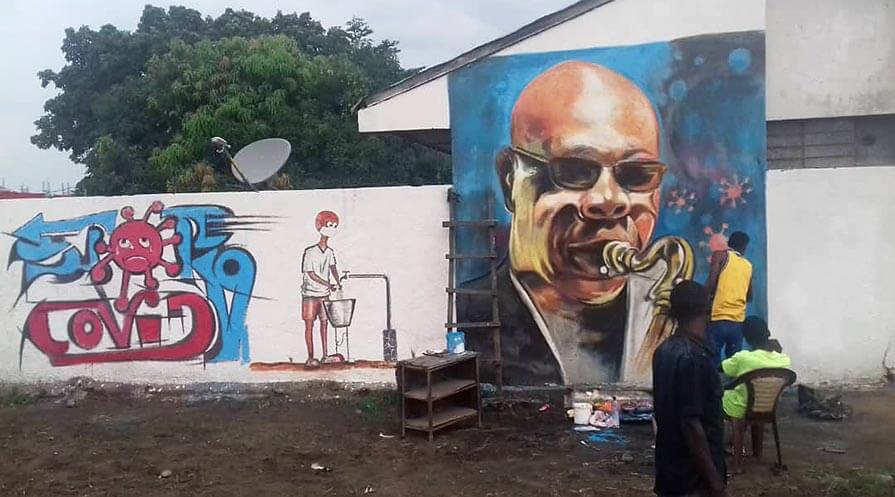 “Manu Dibango.” The finished mural also includes a young person wearing a mask and washing his hands. The young artists’ intent is to show that COVID-19 can affect anyone and that everyone needs to take precautions. 