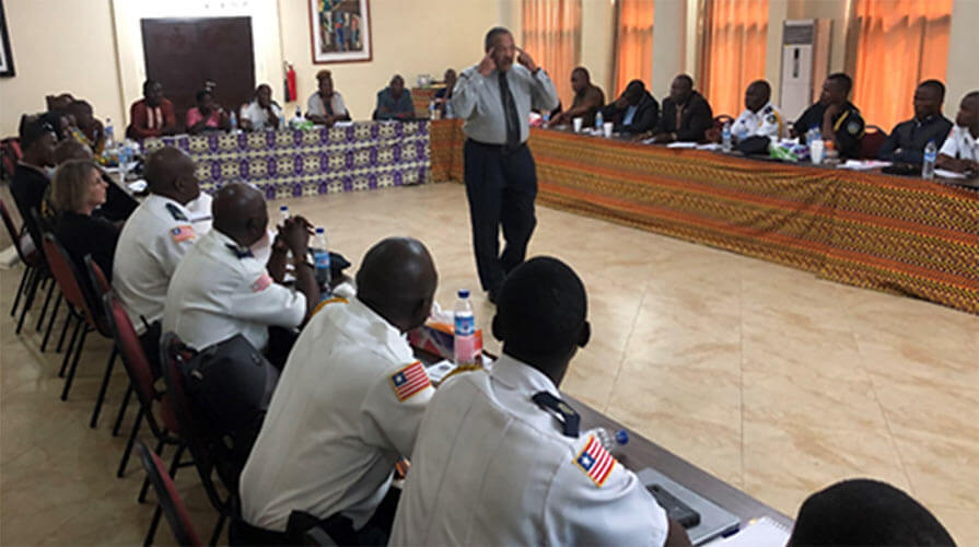 International expert Bob Stewart leads participants in a session to review standard operating procedures and build the police force’s capacity to process complaints and commendations. 