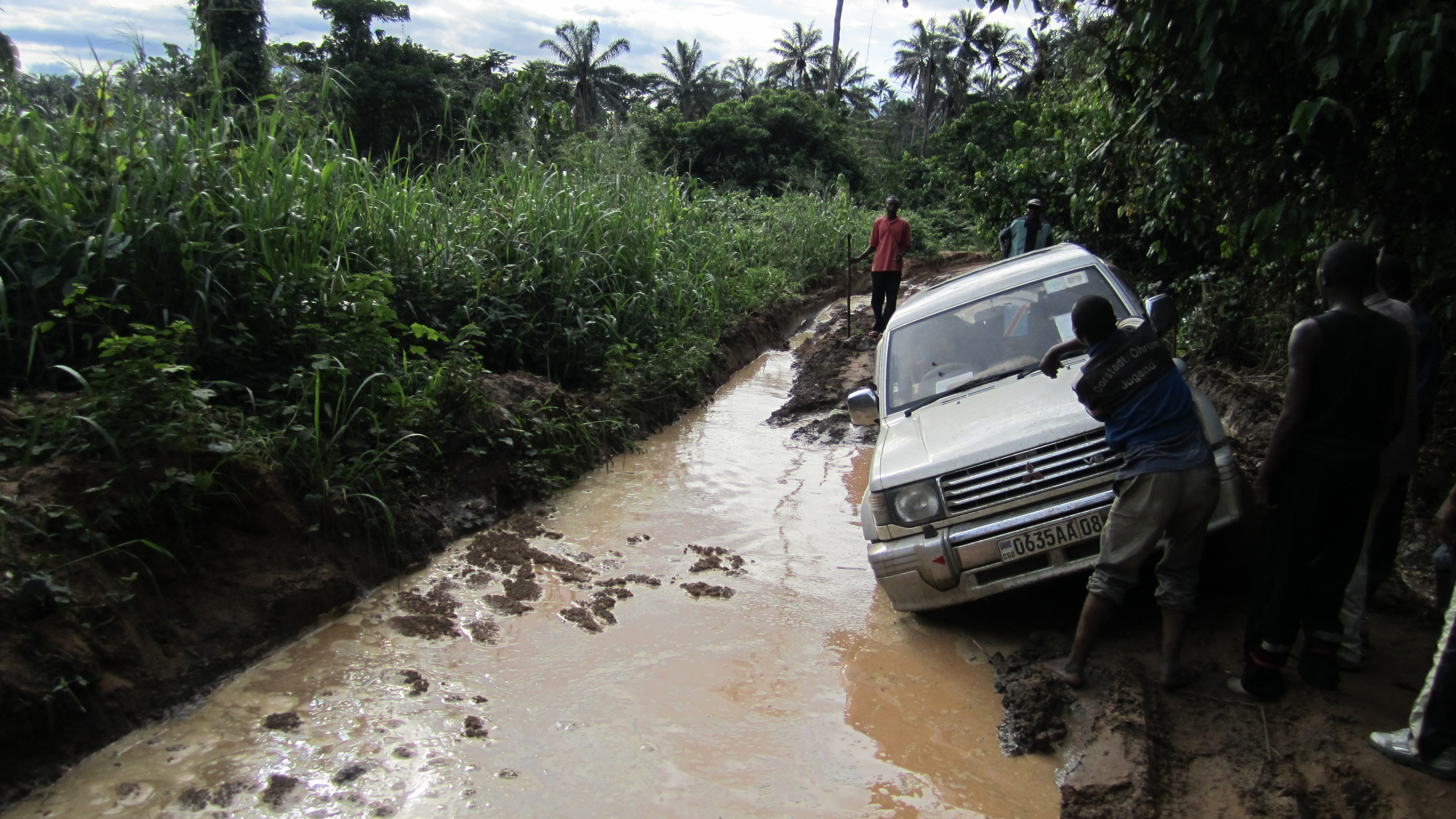 Challenging road conditions in Kasai Occidental