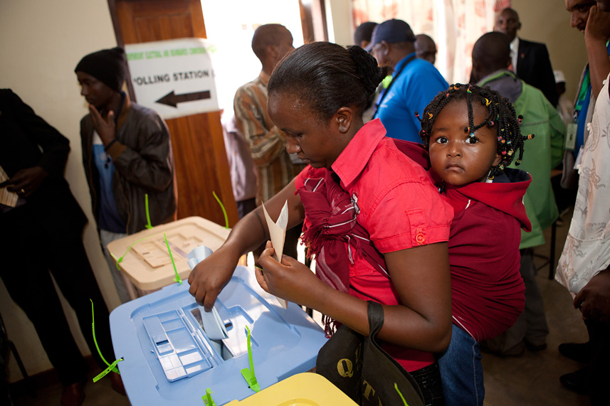 A woman casts her vote at Precious Blood Riruta polling center, March 4, 2013, in Dagoretti South Constituency, Nairobi, Kenya